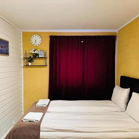 Miracle Tromso, Cozy Double Bed Private Room In A Shared Apartment With Stunning Tromso Views Buitenkant foto